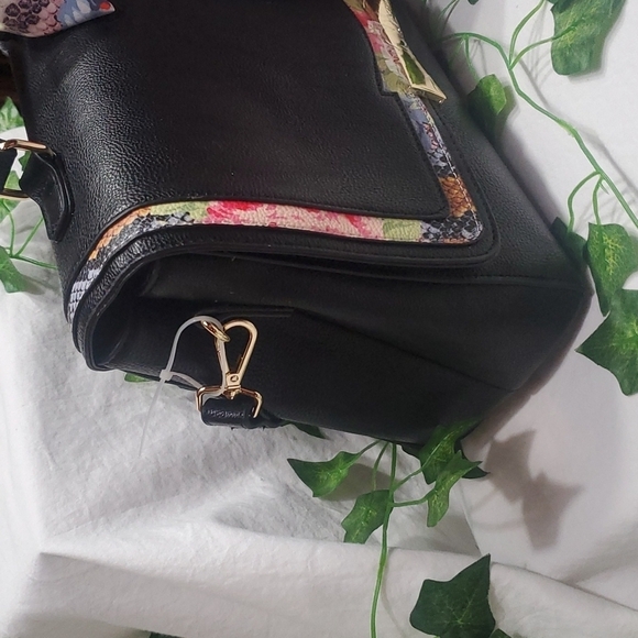 BETSEY JOHNSON CROSSBODY - Picture 4 of 8